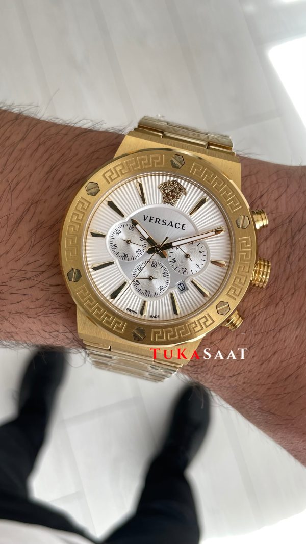 Versace Greca Chronograph Gold Beyaz Kadran 43mm Replika Saat Versace Greca Chronograph Gold Beyaz Kadran 43mm Replika Saat