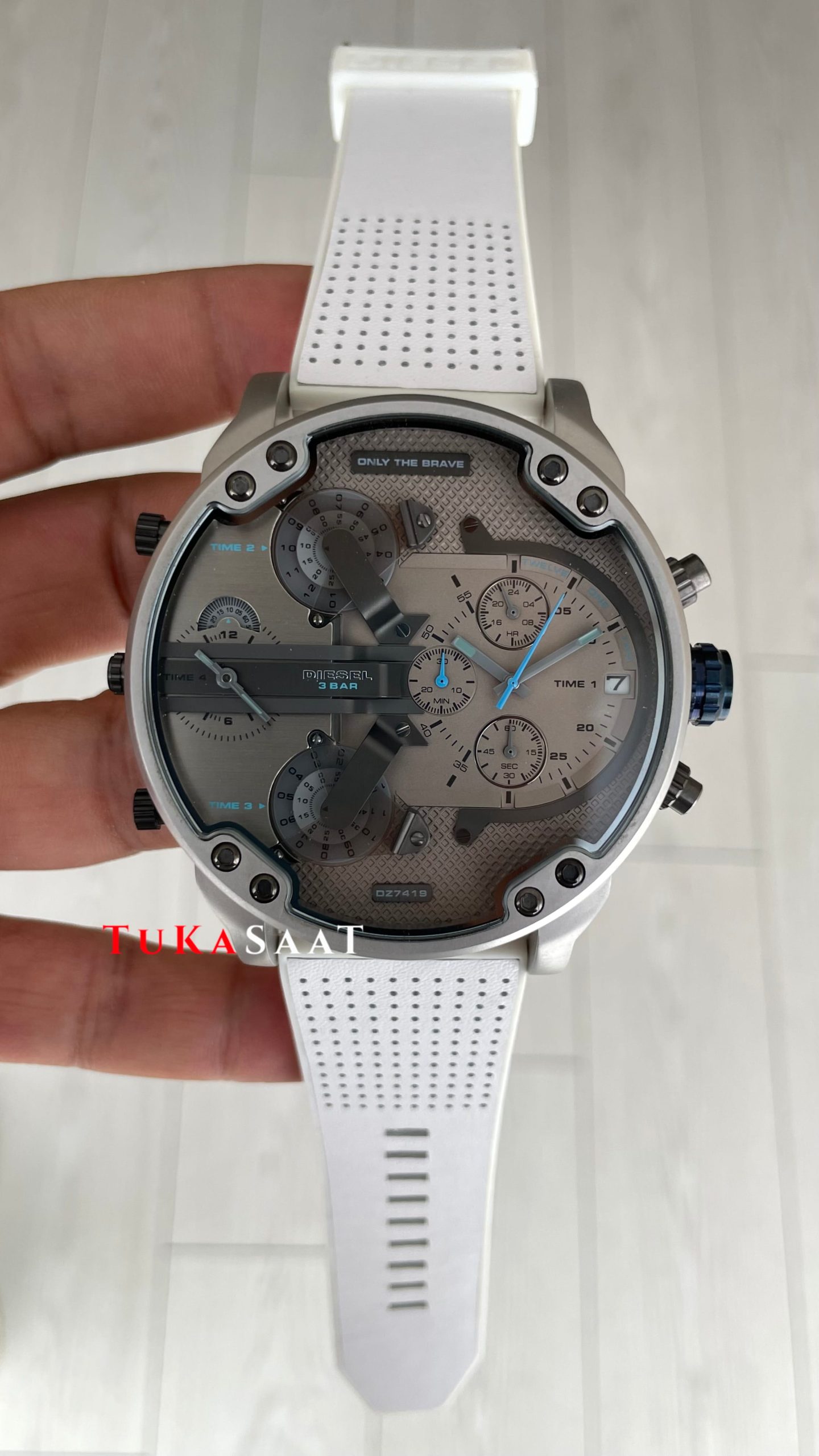 Diesel DZ7419 Mr. Daddy 2.0 Gri ve Beyaz 57mm Erkek Kol Saati Diesel DZ7419 Mr. Daddy 2.0 Gri ve Beyaz 57mm Erkek Kol Saati